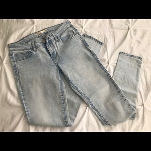 Light wash Levi’s